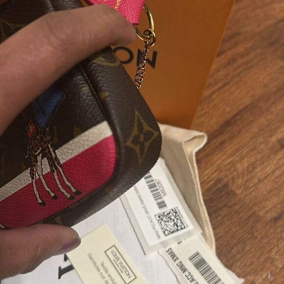 🎉🎉CYBER MONDAY SALE🎉🎉 Limited Edition Louis Vuitton Mini Pochette Accessoires - Picture 7 of 8